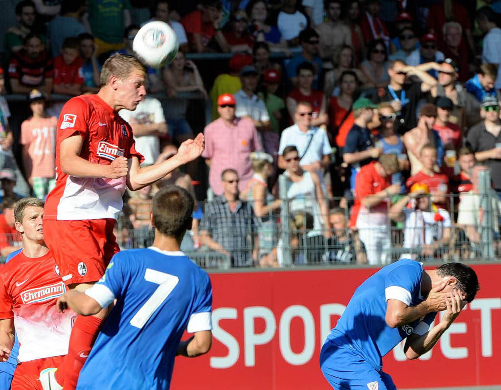 Matthias Ginter erreicht zum Saisonauftakt eine beachtliche Flughhe.