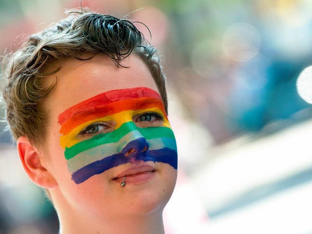 Die Regenbogenfarben als symbolisches Zeichen von Toleranz und Vielfltigkeit.  | Foto: dpa