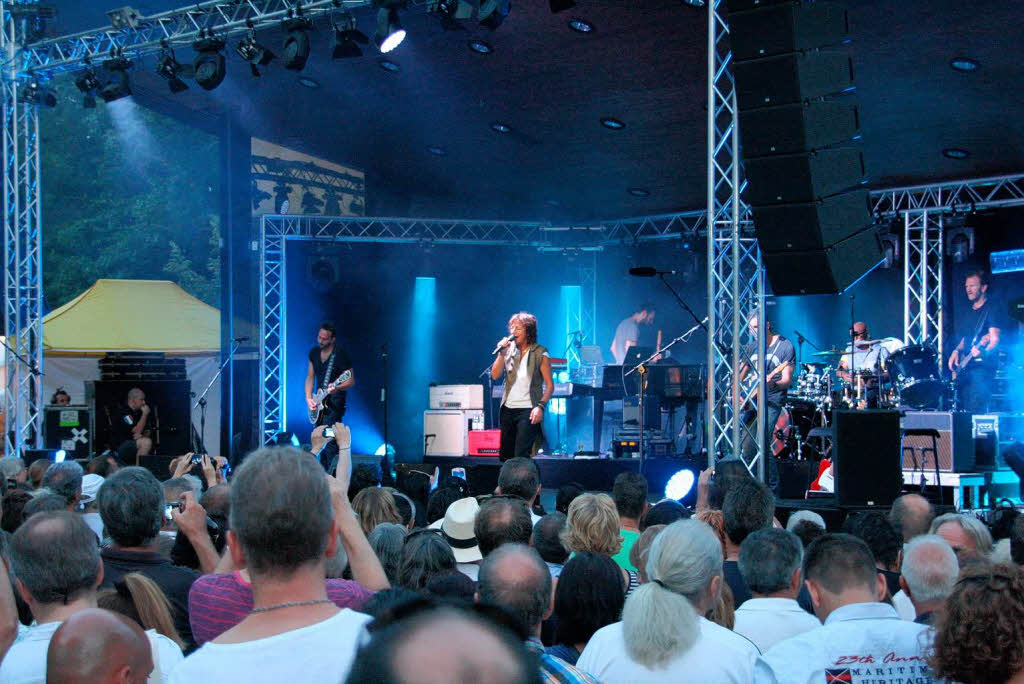 Die italienische Rockrhre Gianna Nannini begeisterte im Bad Krozinger Kurpark rund 2400 Fans bei ihrem Open-Air-Auftritt.