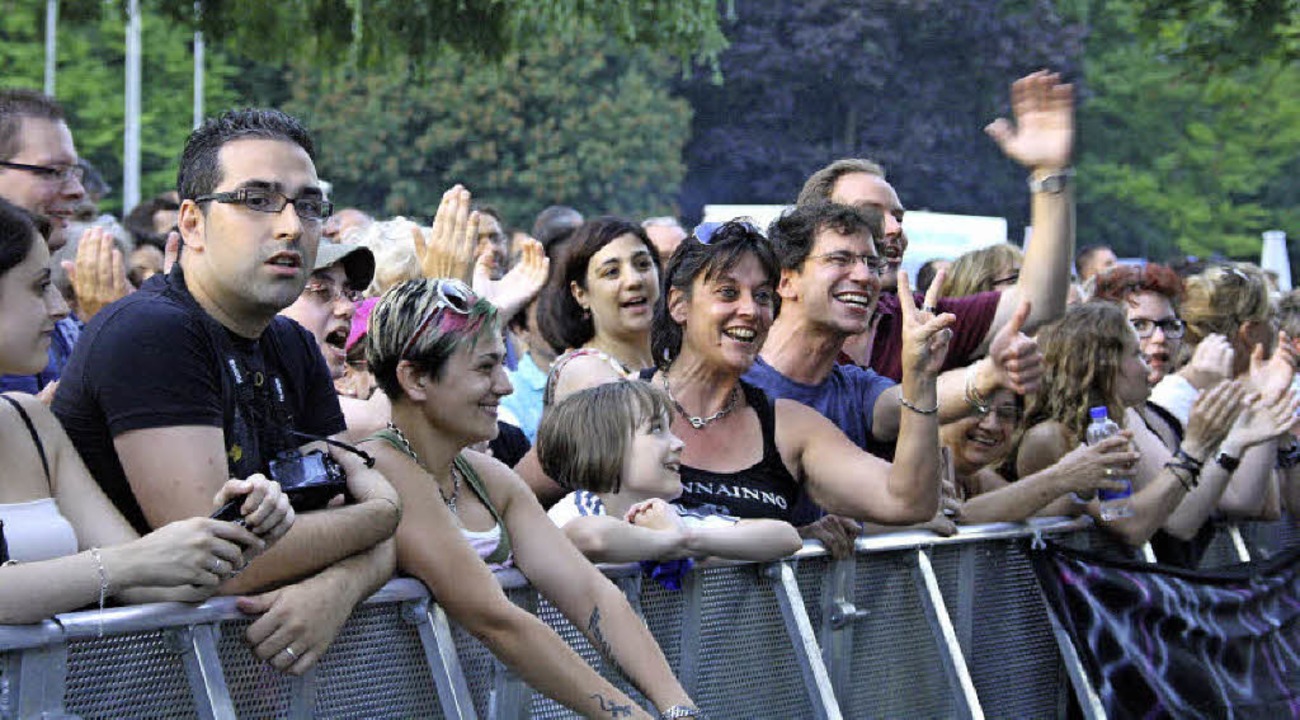 Die italienische Rockröhre Gianna Nann...2400 Fans bei ihrem Open-Air-Auftritt.  | Foto: Hans Jürgen Kugler