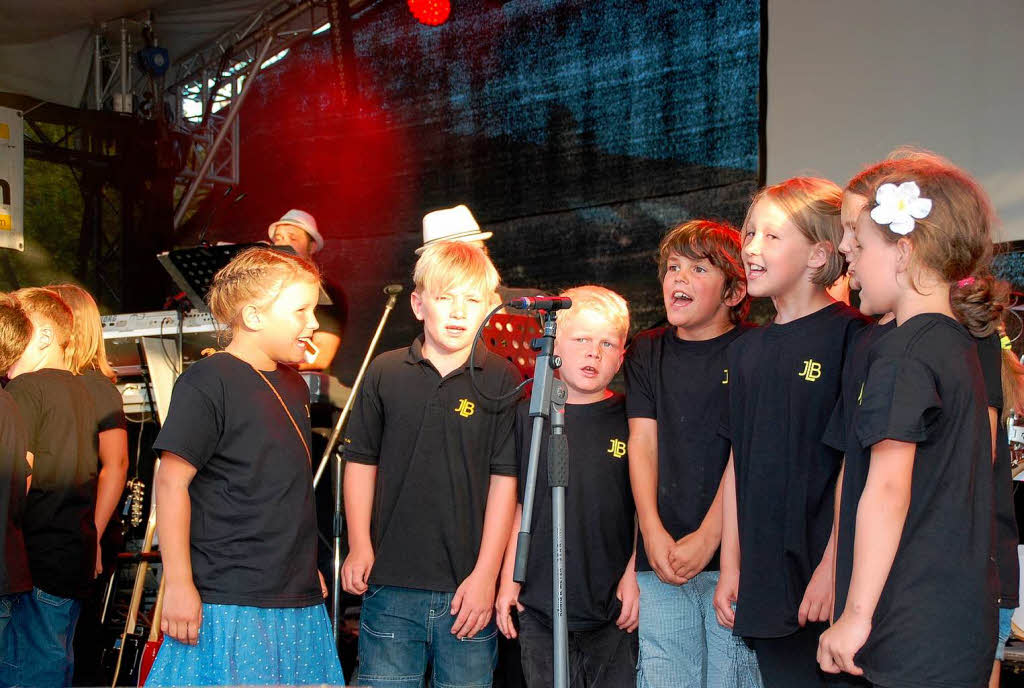 Abschiedskonzert der Just-Listen-Band: Die Kinder sangen begeistert mit.