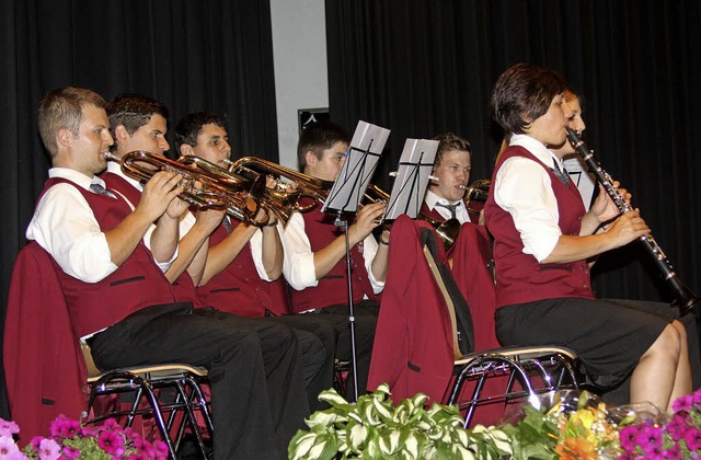 Der Musikverein Gresgen umrahmte den Festakt  musikalisch mit.  | Foto: Heiner Fabry