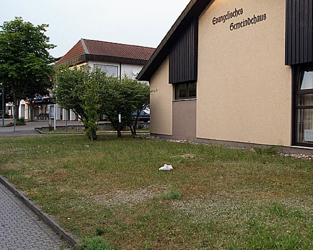 Die evangelische Kirchengemeinde will ...neuen Parkpltze vor dem Gemeindehaus.  | Foto: Schopferer