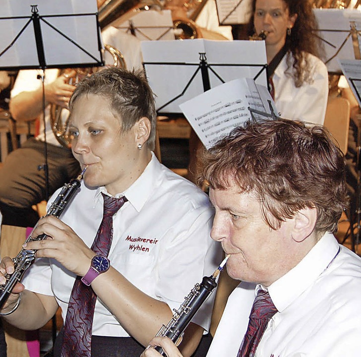 Die Aktiven des  Musikvereins Wyhlen h...zert ein Heimspiel beim Güggelifest.    | Foto: Heinz Vollmar
