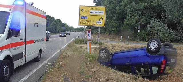 berschlag ins Gras: Unfall auf der B33 bei Elgersweier.   | Foto: Polizei