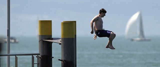 Nicht nur am Hochrhein war am Wochenen...ch am Bodensee wie hier in Kressbronn.  | Foto: dpa