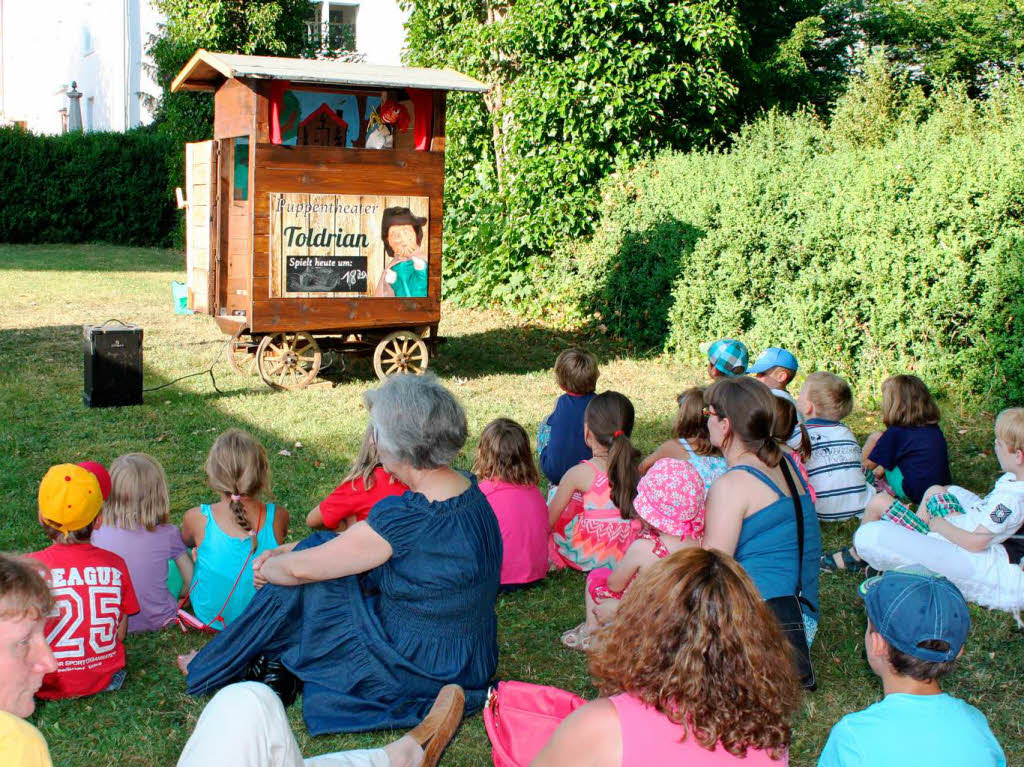 Kasperletheater gab’s in diesem Jahr sowohl bei den Landfrauen im Stadthallenfoyer als auch als Open-Air bei Toldirans Puppentheater.