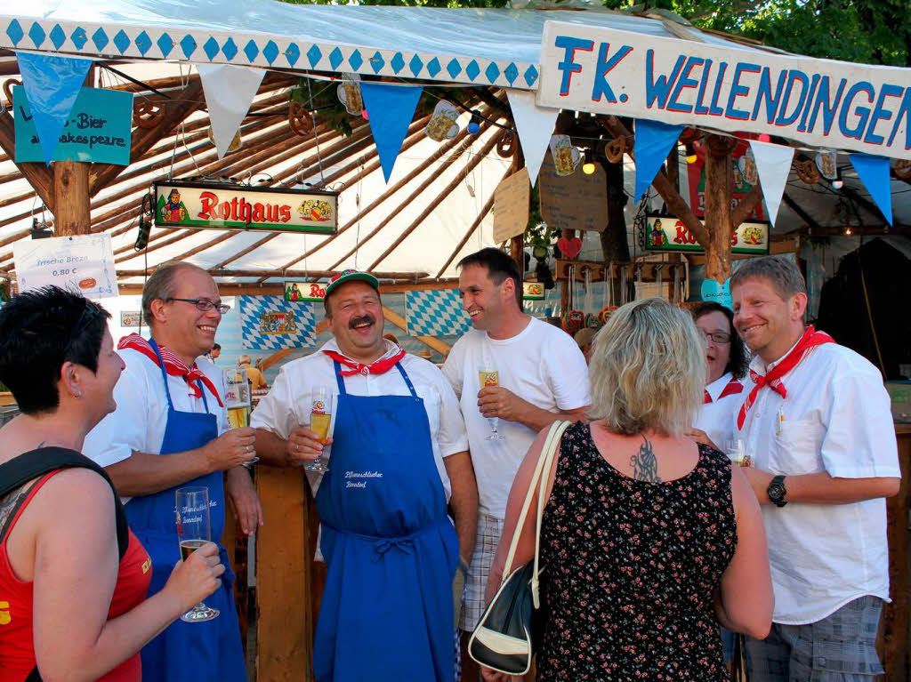 Den fr gewhnlich eher sprlich besuchten Samstagnachmittag des Schlossfestes nutzen nicht nur die Pflumeschlucker um Narrenvater Clemens Podeswa dazu, die Qualitt des Bieres an den jeweiligen Buden zu testen.