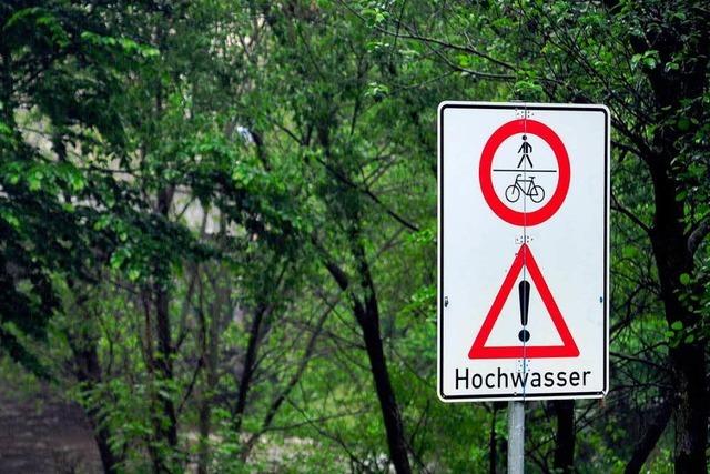 Starkregen in Freiburg: Dreisamradweg gesperrt – Zubringer-Mitte überflutet
