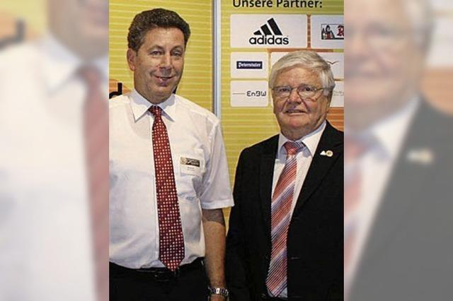 Horst Zölle erhält Verdienstnadel des DFB