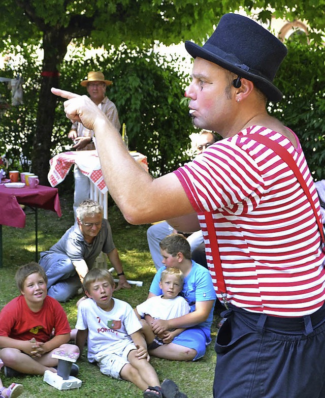 Fr Abwechslung und Spa sorgte beim C...er Stadtpark  Clown Pat aus Inzlingen.  | Foto: Paul Berger