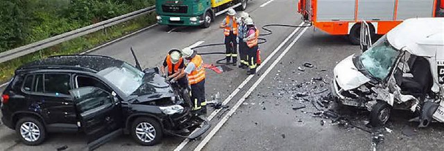 Frontal prallte auf der B3 bei Uffhofen ein VW Tiguan gegen einen Ford Transit.  | Foto: Polizeidirektion Offenburg