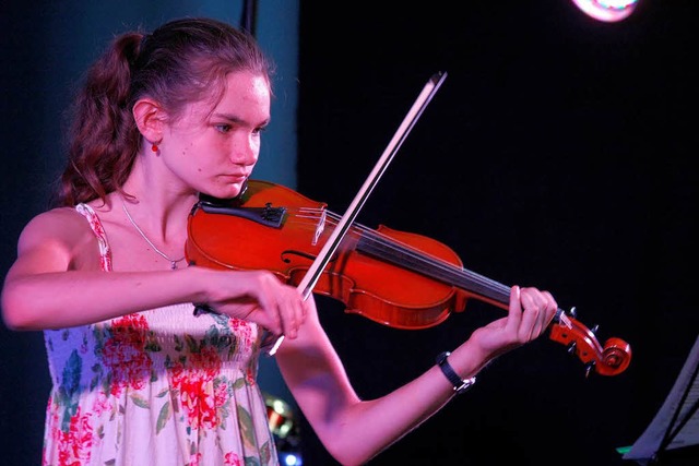 Malaika Hodapp an der Violine  | Foto: Heidi Foessel