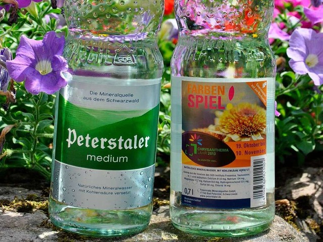 Werbung fr das Lahrer Blumenfestival im Herbst auf Mineralwasserflaschen  | Foto: Stadt