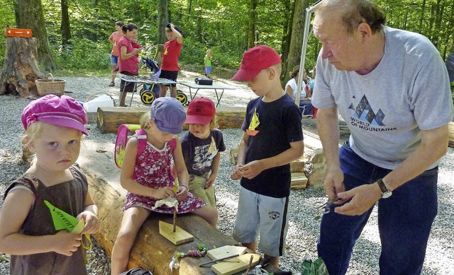 Mit Naturmaterialien zu basteln, machte Kindern wie Eltern groen Spa.  | Foto: Karlernst Lauffer