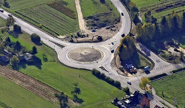 Seit einigen Monaten luft es rund am ...er Kreisverkehr offiziell eingeweiht.   | Foto: Harald Kurz