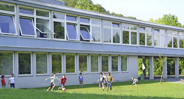 Bei der Ganztagsbetreuung bleibt Schl...n Badenweiler viel  Zeit  zum Kicken.   | Foto: Sigrid Umiger