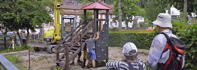 Die groe Bagger gehrt leider nicht d...diese beiden Zuschauer noch gedulden.   | Foto: Sebastian Barthmes