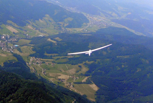 Segelflieger nutzen die aufsteigende S...m Hunderte Kilometer weit zu fliegen.   | Foto: Fotos: Fliegergruppe