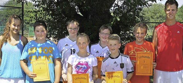 Tennisjugend U14 des TCG (v.li): Train...uben Rebmann und Sportwart Fabian Gut.  | Foto: Chris Seifried