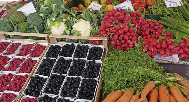 Allein die Farben machen Appetit auf Obs und Gemse vom Denzlinger Wochenmarkt.   | Foto: Annette Preu