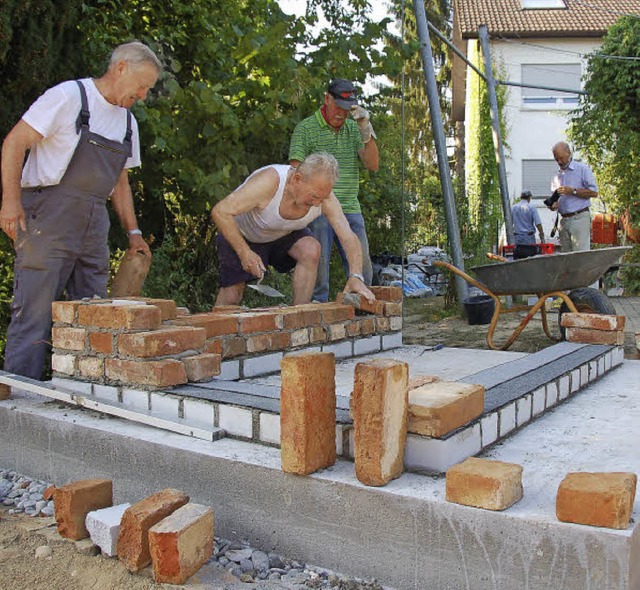 Historisches Backhusle auf dem Schulhof / Freitag ist Richtfest  | Foto: Andrea Steinhart