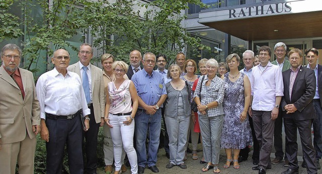 Rollkunstlauffunktionre und Wertungsr...Huber (Dritter von links) im Rathaus.   | Foto: Frey