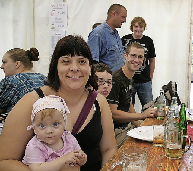 Groe und kleine Gste beim Gartenfest des Musikvereins Mnchweier.   | Foto: S. Decoux-Kone