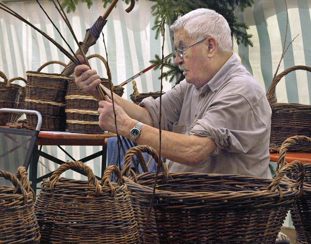 Handwerksknste, wie das Korbflechten ...t am Sonntag den Besuchern vorgefhrt.  | Foto: Karin Steinebrunner