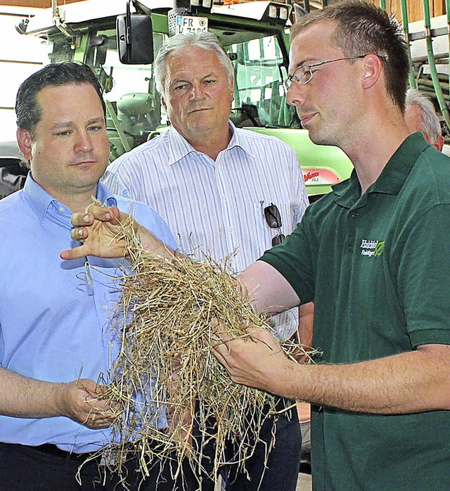 Biobauer Wolfram Wiggert (rechts) erkl...Referat Agrarpolitik beim Ministerium.  | Foto: Christa Maier