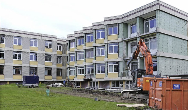 Die Sanierung der Fassade schreitet voran.    | Foto: Helios-Klinik