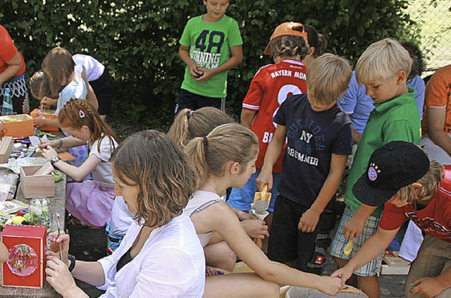 Mtter  und Jugendliche  boten im Kind...en ein tolles Programm fr Kinder  an.  | Foto: Annika Schwarz