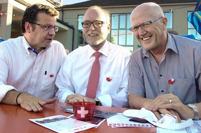 Gemeinsame Festfreuden: Stadtammann Fr...n das offizielle 1. August-Abzeichen.   | Foto: Petra Wunderle