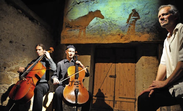 Die Cellisten David Neuffer und Hennes...ten von Johannes Beyerle (von links).   | Foto: Annette Mahro