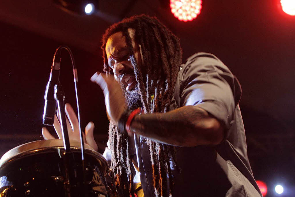 Wie der Vater, so der Sohn: Ky-Mani Marley begeisterte auf dem Emmendinger Schlossplatz mit kernigen Reggae-Rhythmen.