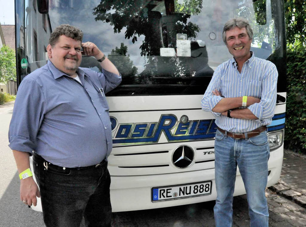 Auswärts immer dabei: die Bochumer Busfahrer Michael Barth (links) und Michael Oberwahrenburck. Auswärts immer dabei: die Bochumer Busfahrer Michael Barth (links) und Michael Oberwahrenburck.