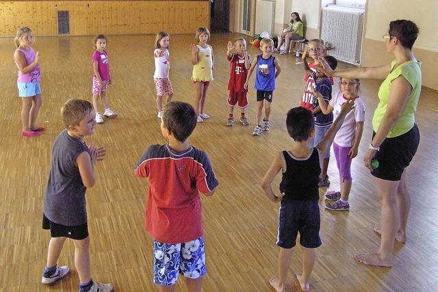 Kinder lernen viel bei gemeinsamen Spielen