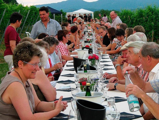 Gut gegen lieen es sich die Festgste an der Tafel.   | Foto: Jutta Schtz