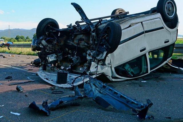 Bad Krozingen: Auto kracht auf Cabrio - Beifahrerin stirbt