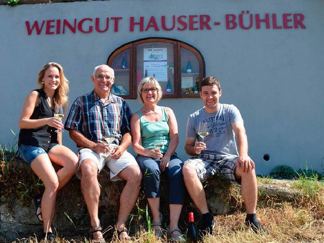 Hanna Bhler, Hubertus Bhler, Alexand...s 90-jhrige Bestehen ihres Weingutes.  | Foto: Gerold Zink