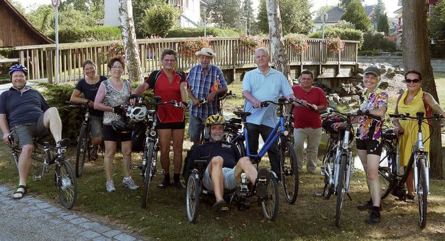 Frhliche Gesichter beim Gruppenfoto am Herbsheimer Flsschen Zembs.   | Foto: Bastian Henning