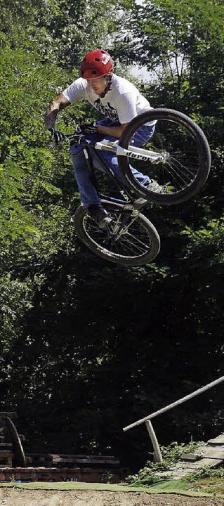 Von der Rampe  hoch in die Luft, Kunststücke vollbringen: die BMX-Radler.   | Foto: (2) heidi fössel