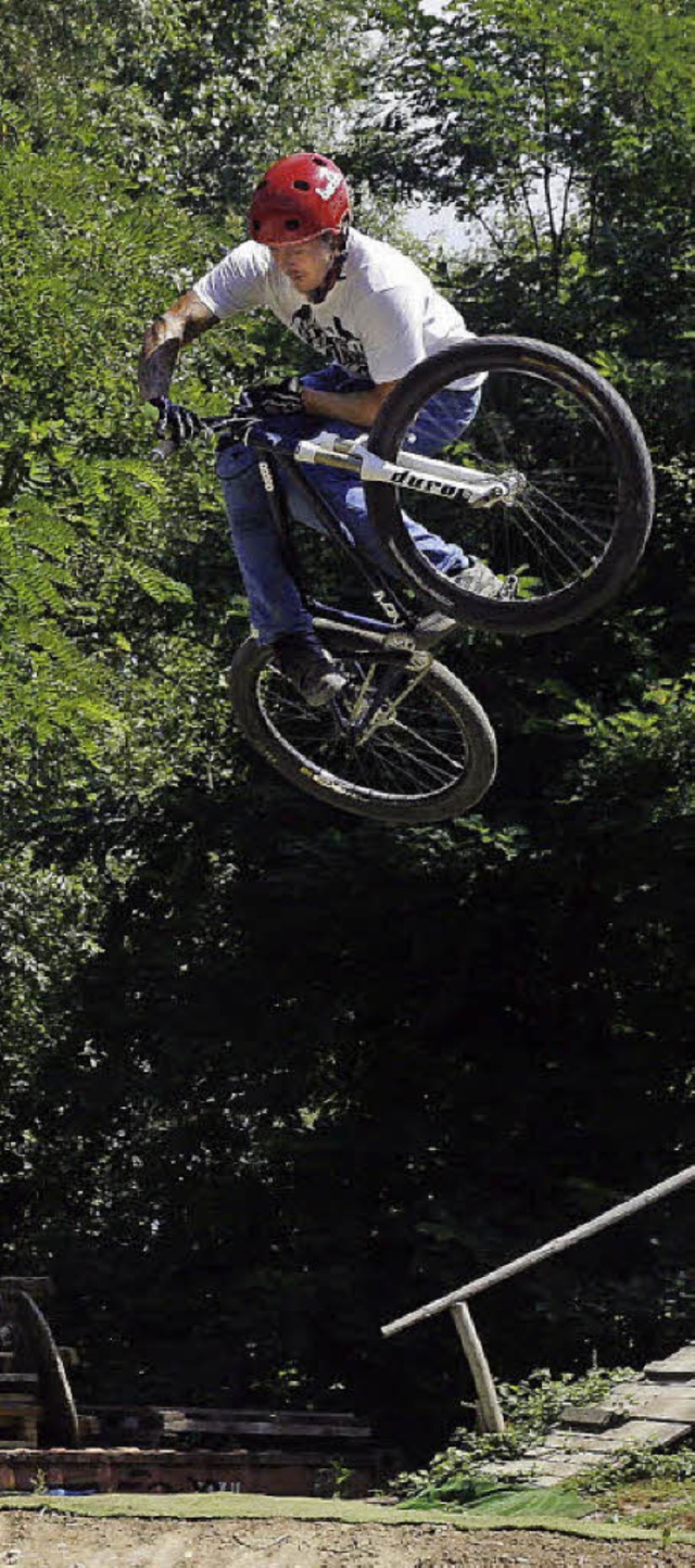Von der Rampe  hoch in die Luft, Kunststcke vollbringen: die BMX-Radler.   | Foto: (2) heidi fssel