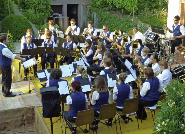 Der Musikverein Wolfenweiler-Schallsta...ttchehof und gab ein Serenadenkonzert.  | Foto: Privat