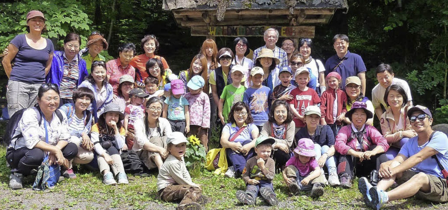 Besucher aus Südkorea zu Gast im Waldkindergarten Todtnau.   | Foto: Privat
