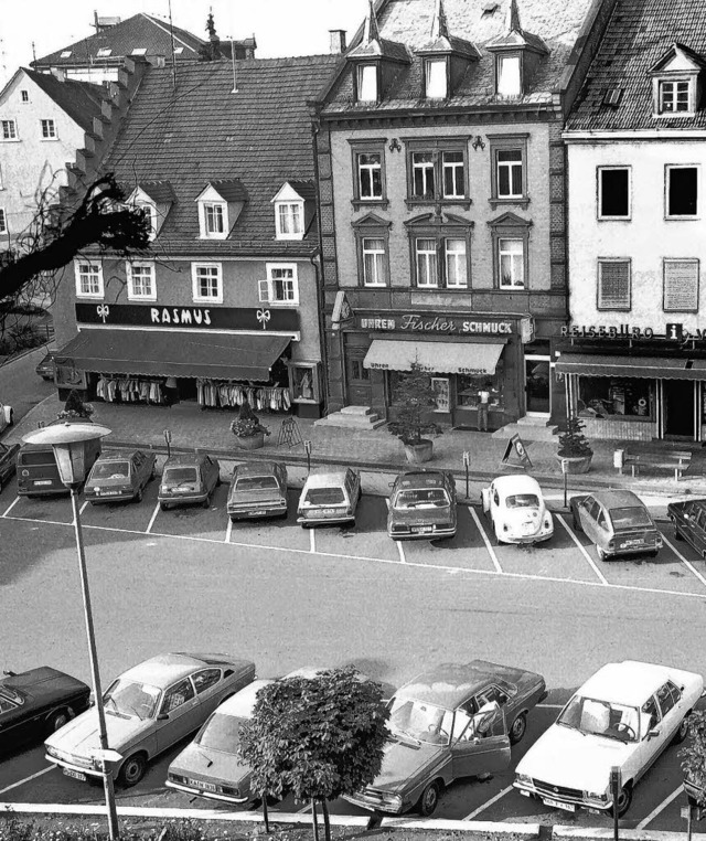 Platz zum Flanieren: Das linke Bild ze...80er-Jahren, rechts die Ansicht heute.  | Foto: Krickl