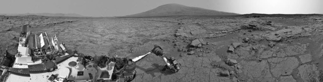 Den Mount Sharp fest im Blick: Marsrover Curiosity auf dem Weg zu seinem Ziel.   | Foto: NASA