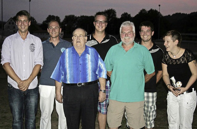 Vorsitzender Johannes Schindler (links...weiter von rechts) mit den  Geehrten.   | Foto: Karin heiss