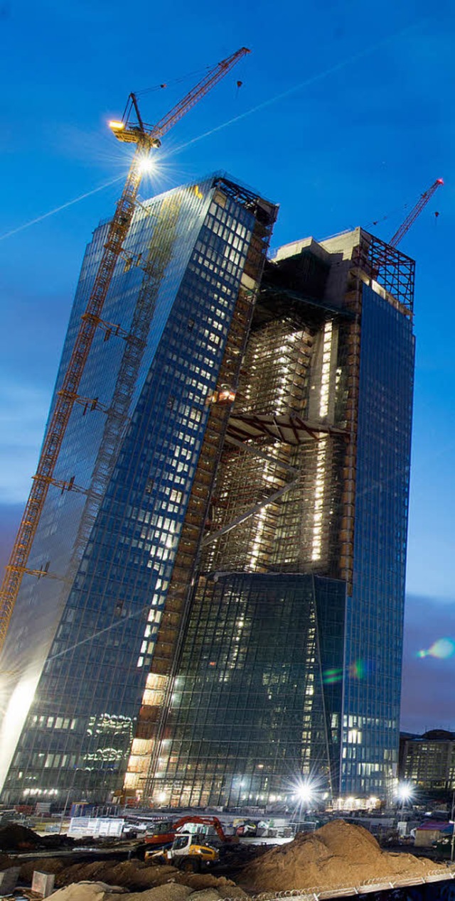 Die neue Heimat der Europischen Zentralbank  in Frankfurt    | Foto: DPA