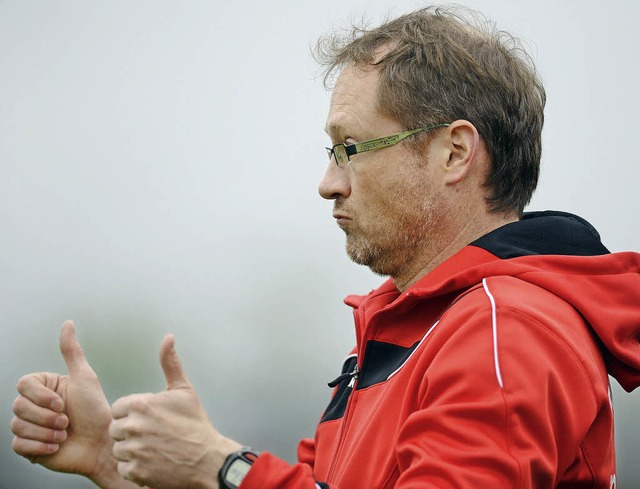 Trotz des einen oder anderen Nackensch...isch: BSC-Coach Alexander Hassenstein   | Foto: Seeger